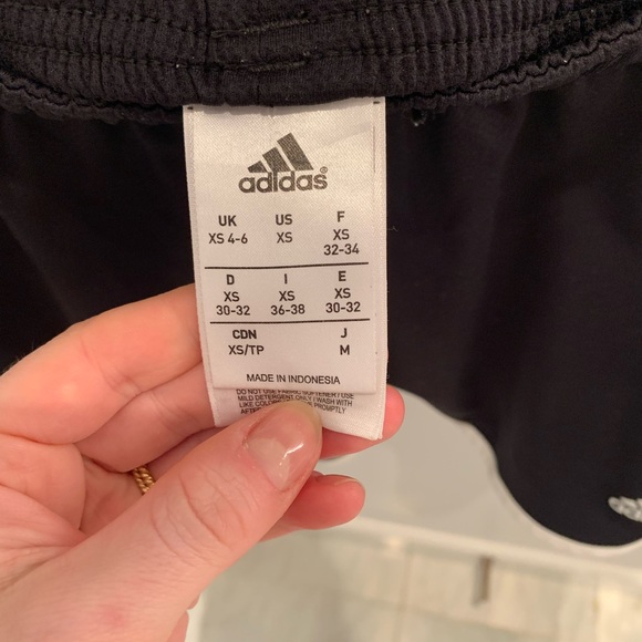 Adidas low rise 3 striped shorts size xs - Picture 3 of 4
